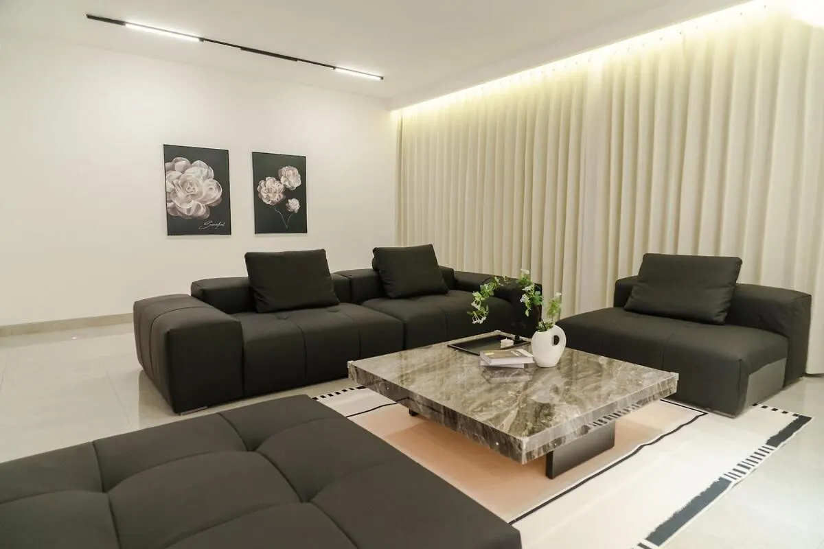 Georgetown Chanel-Style Jacuzzi & Ktv 5Br 18Pax F 0*, George Town